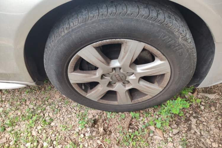 Used Audi A4L 2011 2.0 TFSI Standard Model Right Front Wheel Hub