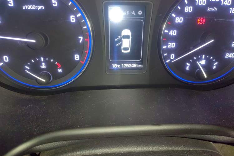 Used Hyundai Mistra 2016 1.8L Automatic Smart GLS Odometer Close Up