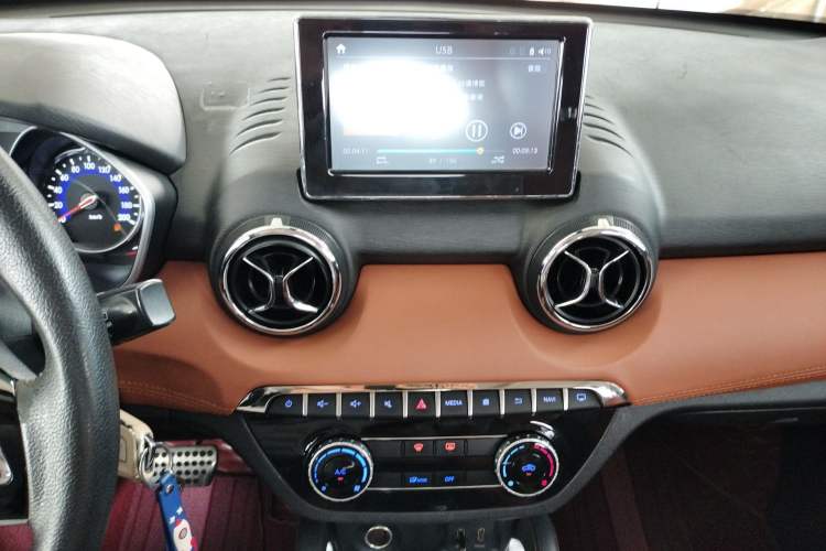 Used BAIC Senova X35 2016 1.5L Automatic Prestige Edition Audio And AC Panel