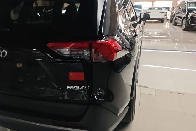 Used Toyota RAV4 2021 2.0L CVT Two-Wheel Drive Fashion PLUS Edition Right Rear Taillight