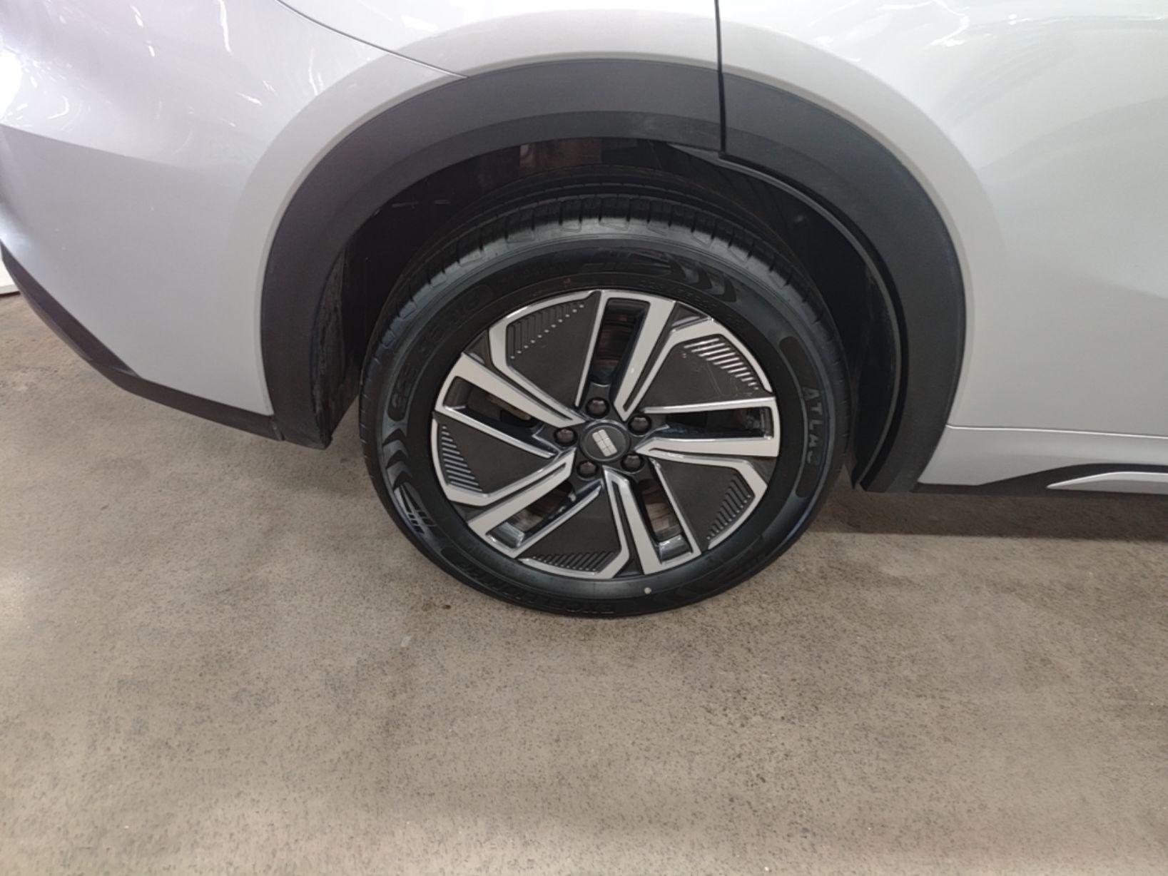 Geely Galaxy Xingjian 7 EM-i 2025 120km Exploration+ Version — снимка 11