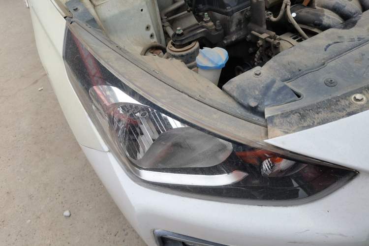 Used Hyundai Verna (older generation) 2017 1.4L Manual Colorful Skyroof Version China V Standard Right Front Headlight