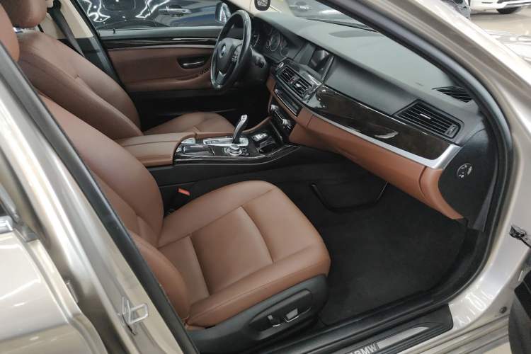 Used BMW 5 Series 2017 525Li Leading Model
