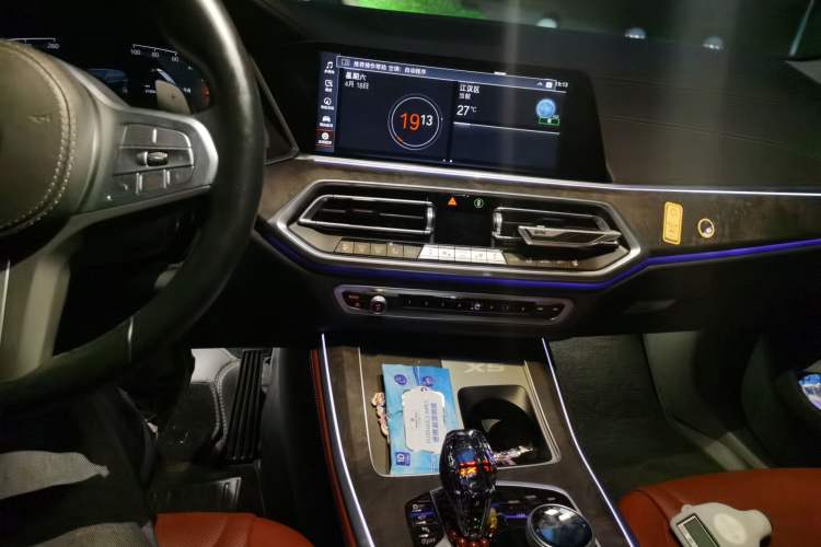 Used BMW X5 2022 xDrive 30Li Luxury M Sport Package
