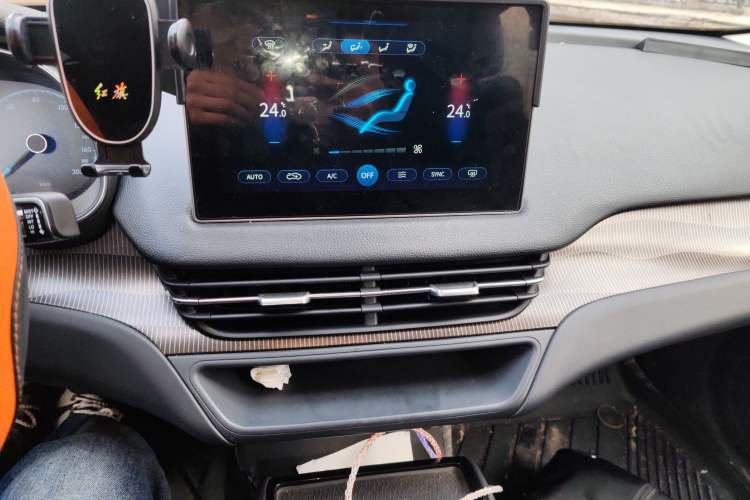 Used Hongqi E-QM5 2022 431 km Charge & Enjoy Edition
