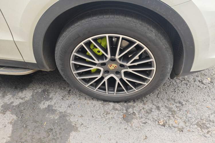 Used Porsche Cayenne E-Hybrid 2019 Cayenne E-Hybrid 2.0T Right Front Wheel Hub