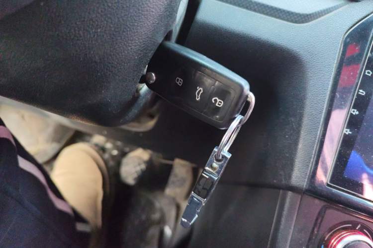 Used Volkswagen Jetta 2015 Value Edition 1.6L Manual Fashionable Style Vehicle Key