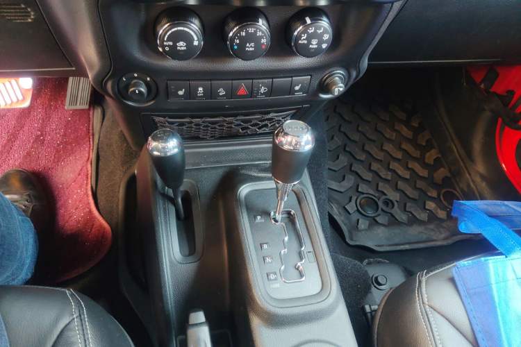 Used Jeep Wrangler 2017 3.0L Sahara Four-Door Comfort Edition
