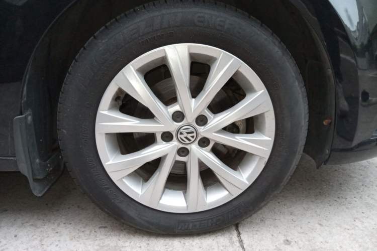 Used Volkswagen Lavida 2015 1.6L Manual Comfort Edition
