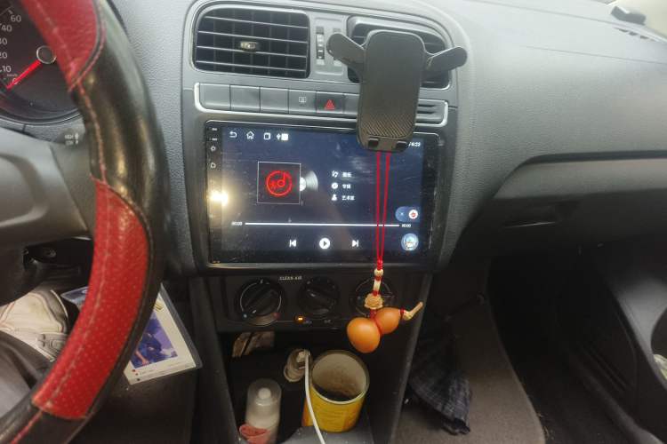 Used Volkswagen Polo 2016 1.4L Manual Fashion Model Audio And AC Panel