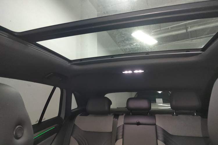 Used Volkswagen ID.4 CROZZ 2022 Long-Range Lite PRO Edition Headliner
