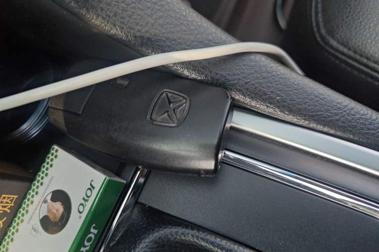 Used JMC Yusheng S350 2013 2.4T Automatic 2WD Diesel Luxury 7-Seater Vehicle Key