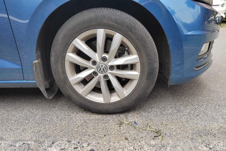 Used Volkswagen Touran 2018 Volkswagen Touran L 280TSI DSG Comfort Edition 7 Seats China VI Standard Right Front Wheel Hub