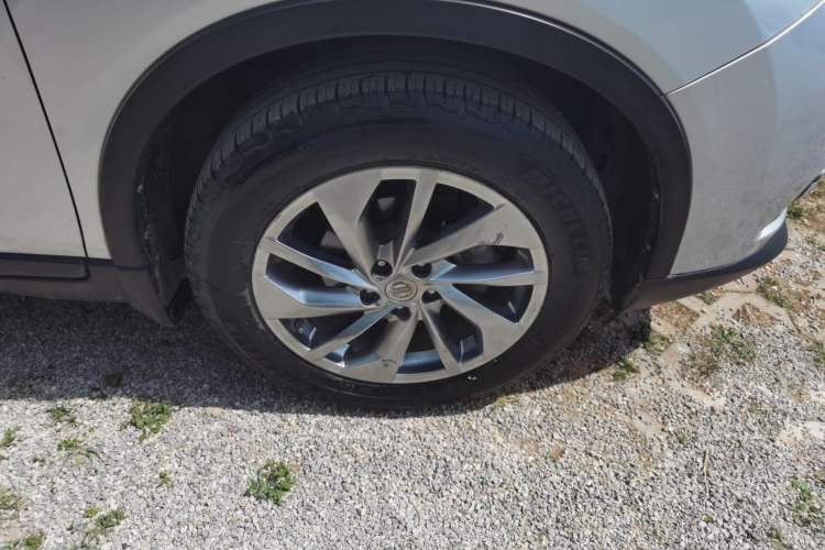 Used Nissan X-Trail 2014 2.5L CVT Ultimate Edition 4WD Right Front Wheel Hub