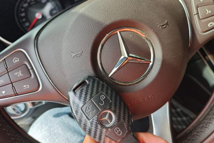 Used Mercedes-Benz GLC 2019 Facelift GLC 260 L 4MATIC Luxury Model Vehicle Key