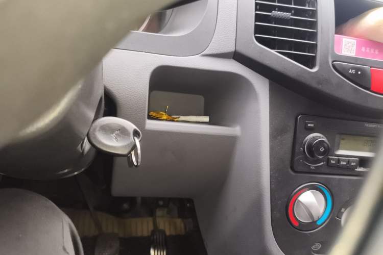 Used BAIC Weiwang 306 2013 1.2L Value Edition Basic CNG 7-seater A12 China IV
