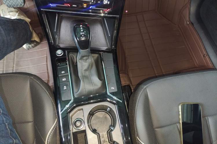 Used Volkswagen Passat 2024 280TSI Elite Edition Gear Lever