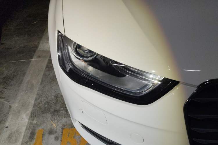 Used Audi A4L 2015 35 TFSI Automatic Comfort Model Right Front Headlight