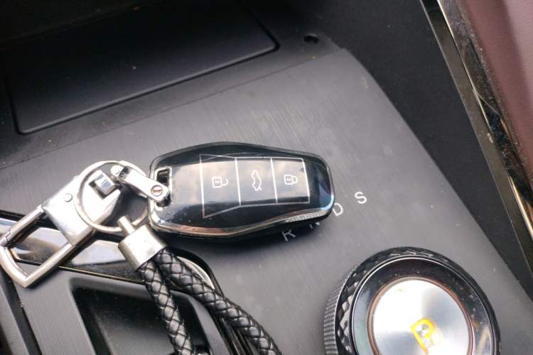 Used SOL X8 PLUS 2023 1.5 TGDI DCT Luxury Edition 7-Seater