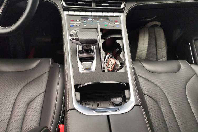 Used CHANGAN CS85 COUPE 2019 1.5T DCT Dynamic Version China VI Standard Gear Lever