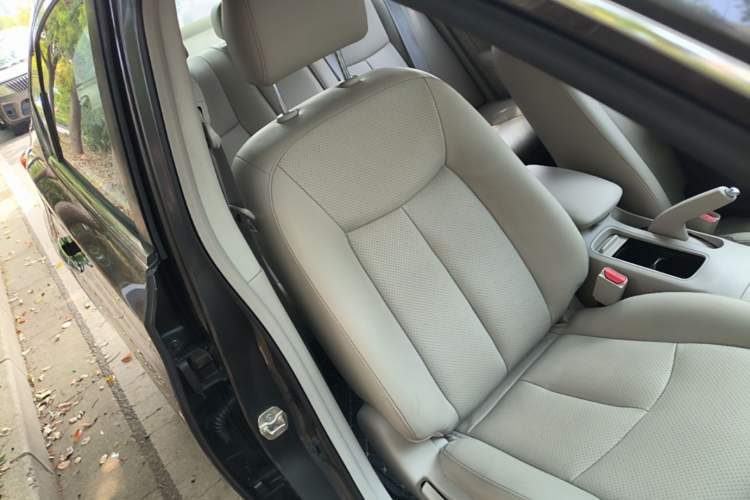 Used Nissan Sylphy 2014 1.6XV CVT Deluxe Edition Right Front Seat