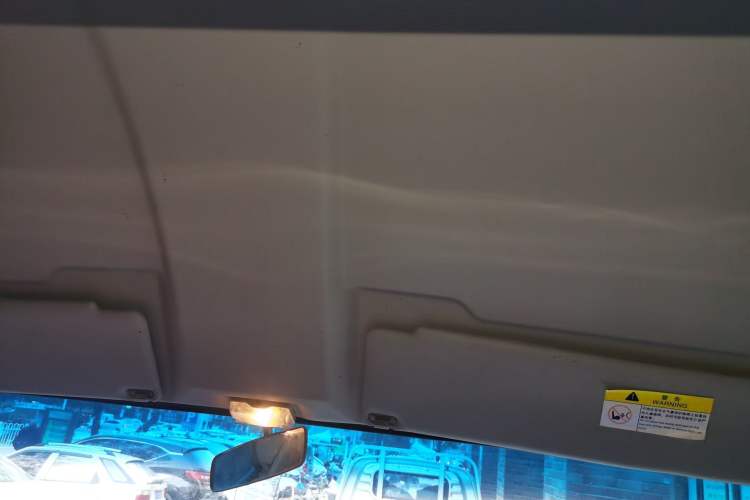 Used Iveco Daily 2021 2.5T A35 M1 Passenger Van 5-9 Seater Short Wheelbase Mid-Roof Design Dual Tires Side Sliding Door
