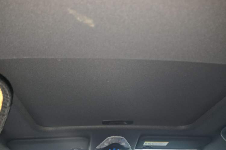 Used Toyota C-HR 2018 2.0L Luxury Sunroof Version China VI Standard Headliner