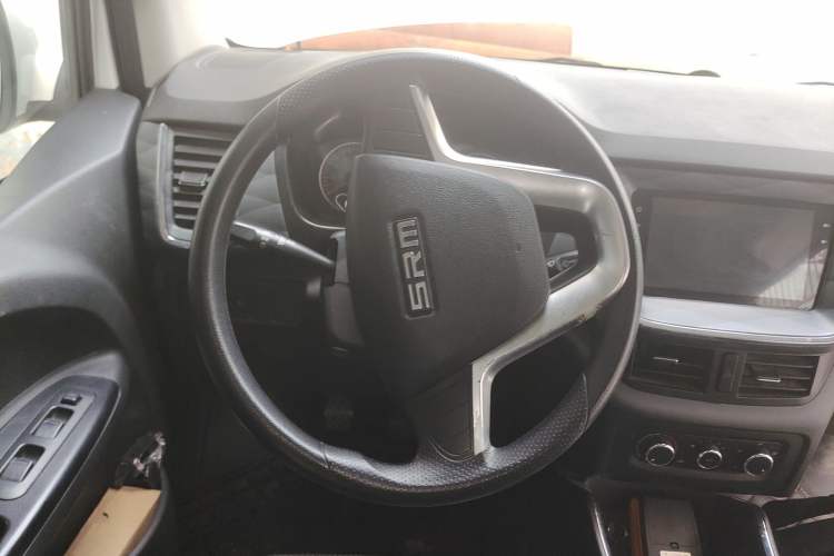 Used Jinbei Gold Hiace 2021 1.5L Passenger Van Travel Lion 6-Seater
