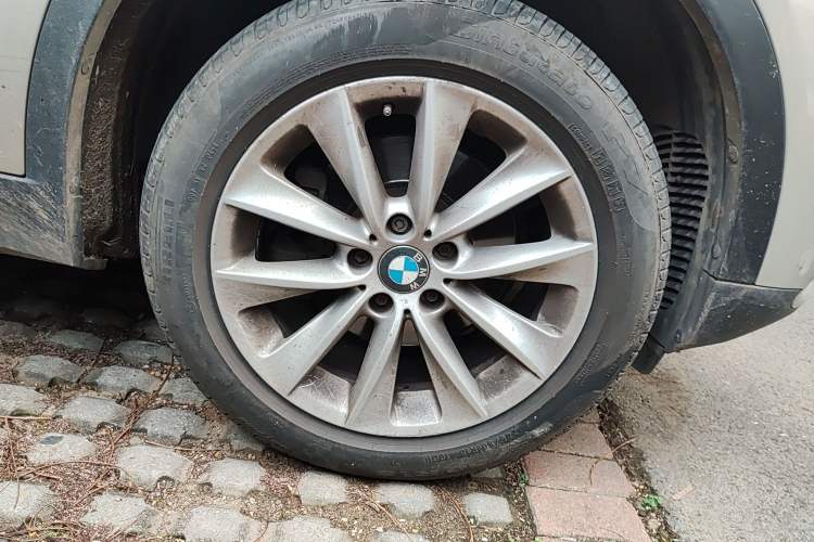 Used BMW X3 2013 Facelifted xDrive20i Luxury Edition Right Front Wheel Hub
