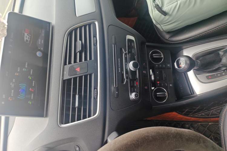 Used Audi Q3 2018 30 TFSI Fashion Edition Collector's Version Audio And AC Panel