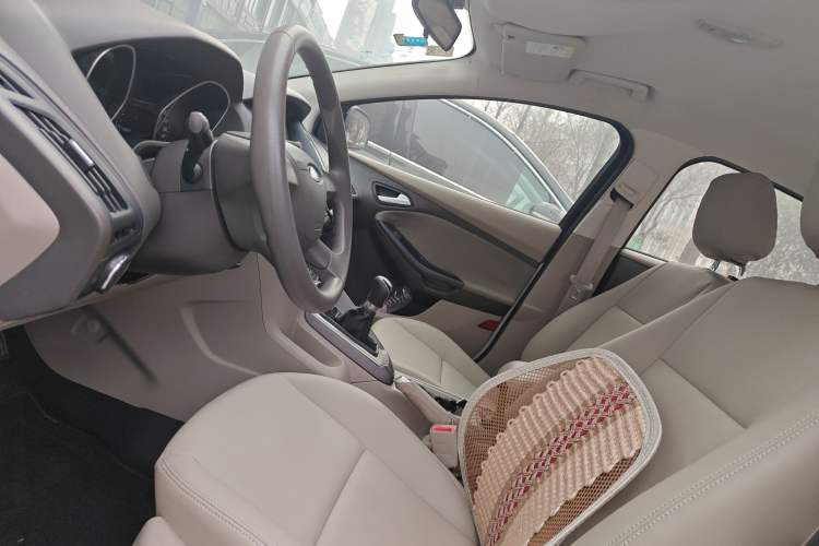 Used Ford Focus 2012 Sedan 1.6L Manual Comfort Model
