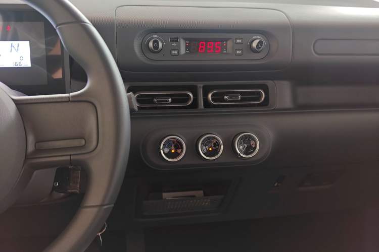 Used Wuling Zhiguang New Energy 2025 Comfort Model Audio And AC Panel