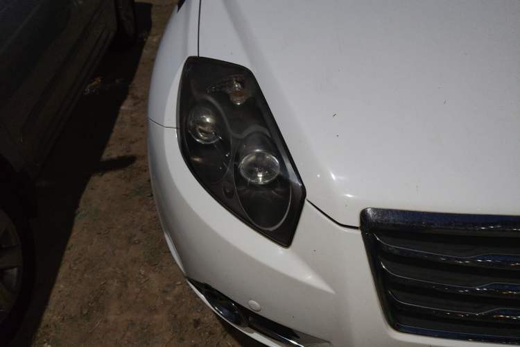 Used Geely Auto GX7 2015 Classic Edition 1.8L Manual Elite Model China V Standard Right Front Headlight