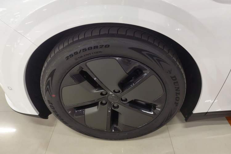 Used Li Auto i6 2025 Model Two-Wheel-Drive Standard Type
