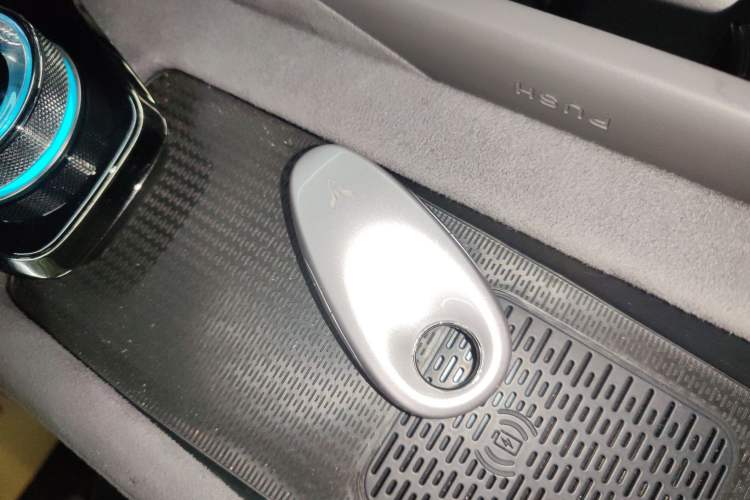 Used VOYAH PASSION 2024 PHEV Four-Wheel Drive Ultra-Long Range Executive Edition Vehicle Key