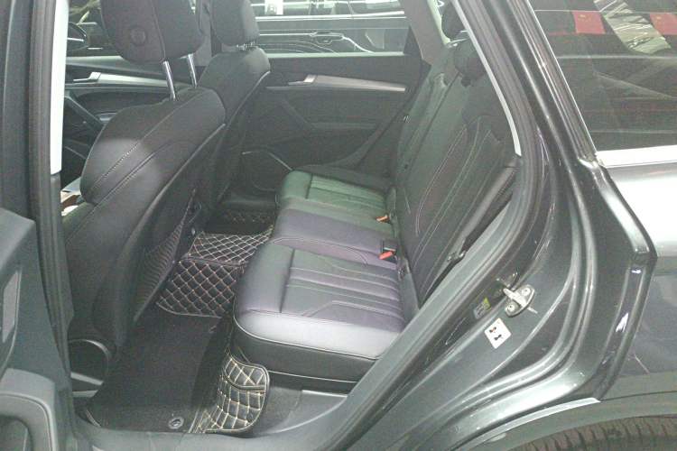 Used Audi Q5L 2022 40T Fashionable and Dynamic Model
