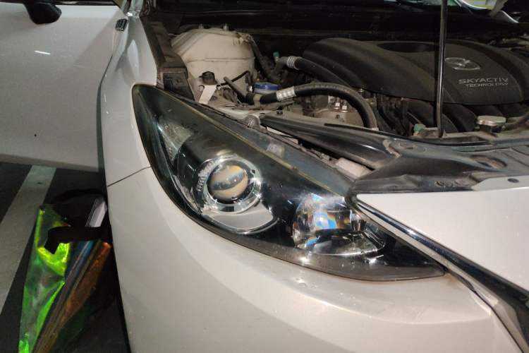 Used Mazda 3 Axela 2014 Sedan 1.5L Automatic Luxury Model