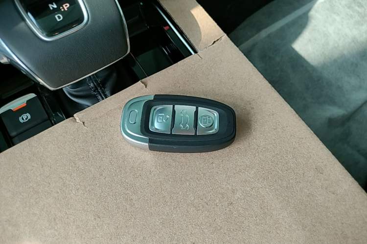 Used Hongqi E-QM5 2022 431 km Charge & Enjoy Edition
