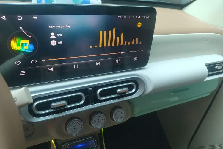 Used Wuling Hongguang MINIEV 2024 3rd Generation 215km Youth Edition Audio And AC Panel