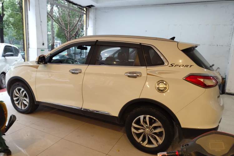 Used BAIC Senova X65 2015 2.0T Manual Luxury Edition
