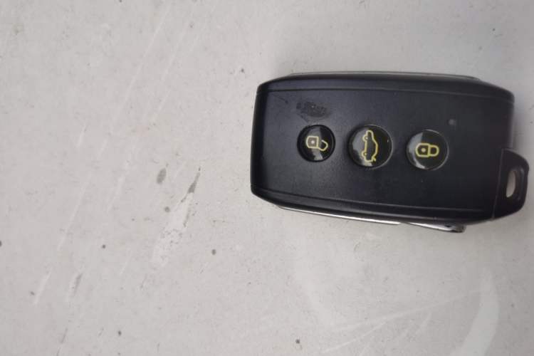 Used Soueast V3 Lingyue 2012 Revised Version 1.5L Manual – Style Edition
