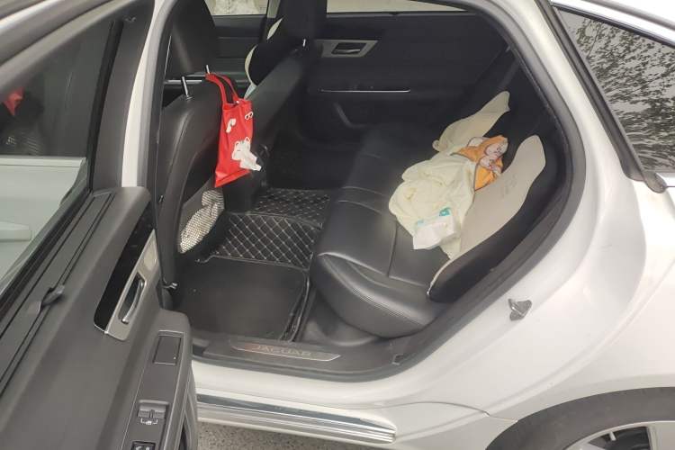 Used Jaguar XFL 2020 XFL 2.0T P200 Two-Wheel-Drive Elite Edition Left Rear Seat