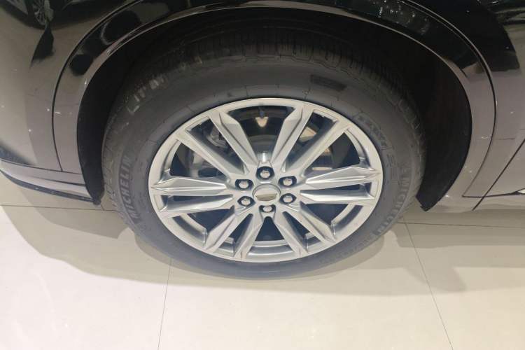 Used Cadillac XT6 2022 2.0T Six-Seater Four-Wheel-Drive Luxury Standard Edition Left Front Wheel Hub