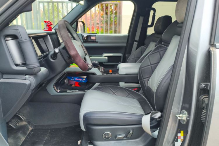 Used Formula Leopard 5 2023 Explore Edition
