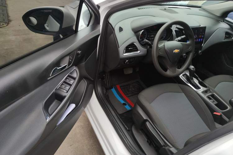 Used Chevrolet Cruze 2017 1.5L Automatic Pioneer Sunroof Edition