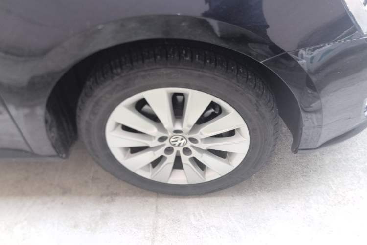 Used Volkswagen Lavida 2013 Restyled Classic 1.6L Automatic Comfort Edition Right Front Wheel Hub