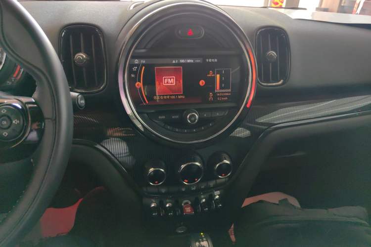 Used MINI Countryman 2019 1.5T COOPER Artist Weekend Travel Edition Audio And AC Panel
