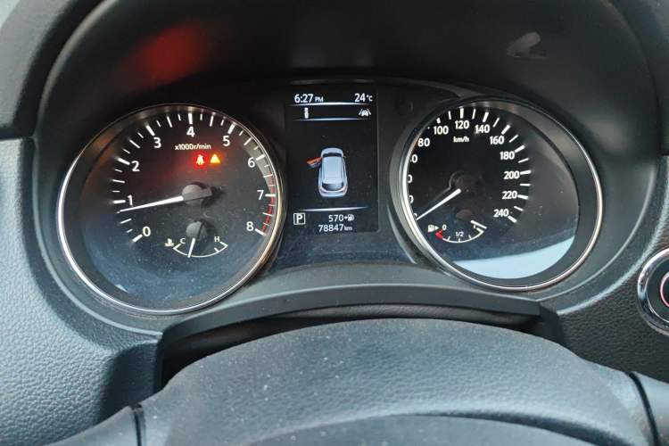 Used Nissan Qashqai 2019 2.0L CVT Luxury Edition Odometer Close Up