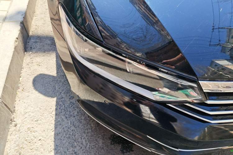 Used Volkswagen Magotan 2018 280TSI DSG Comfort Model Right Front Headlight