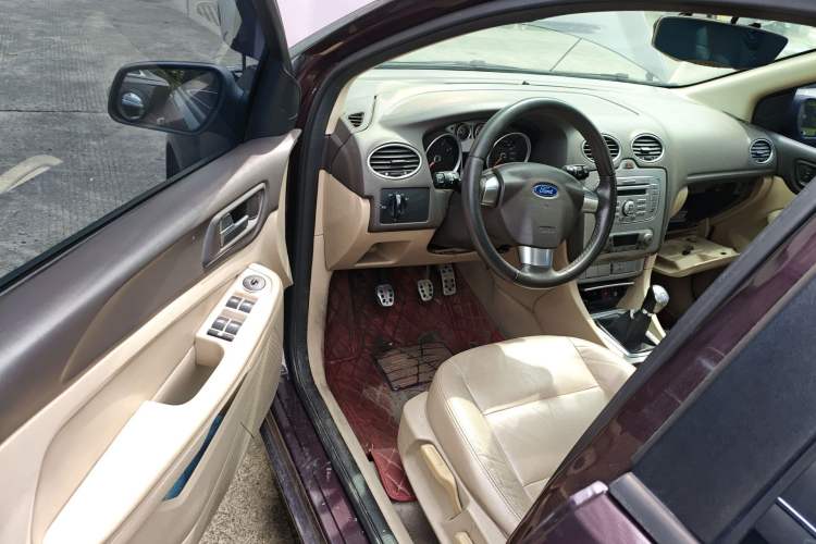 Used Ford Focus 2013 Sedan Classic 1.8L Manual Fashion Edition Driver Seat